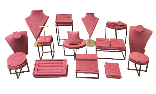 Поступление подиумов для демонстрации ювелирных украшений