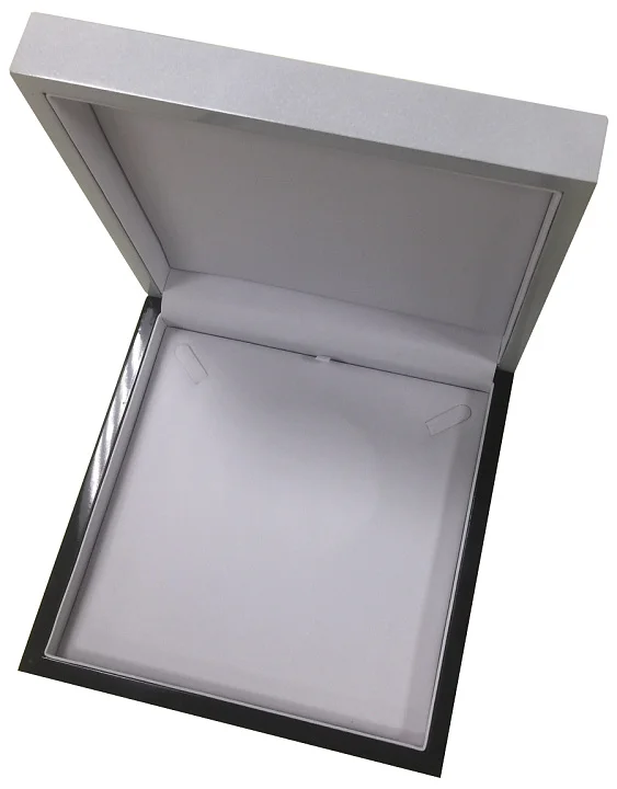 ВБ21-4 Деревянный футляр под колье, серебристо-черный №1