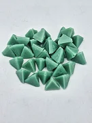 Превью Наполнитель для галтовки 600 пластик зеленая пирамида 10х10 мм №2