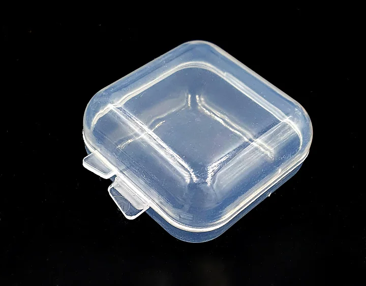 Пластиковый контейнер 35*35*17 мм, пластиковый №1