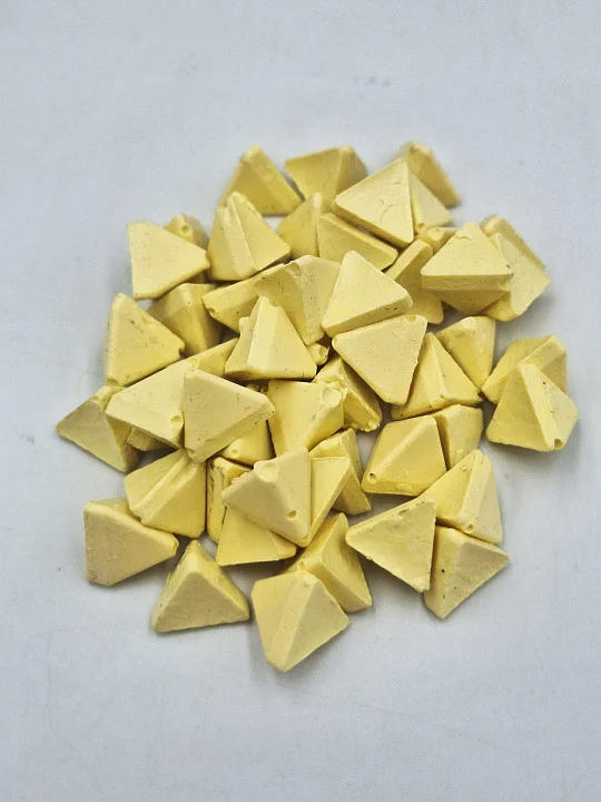 Наполнитель для галтовки 1200 пластик желтая пирамида 10х10 мм №1